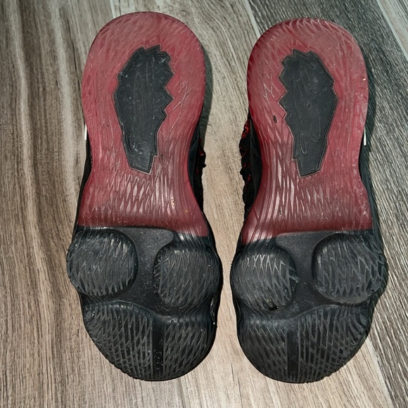 EUC LeBron’s Blk Red 6Y - Picture 4 of 7